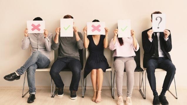 Quand l&rsquo;urgence pousse à mal recruter